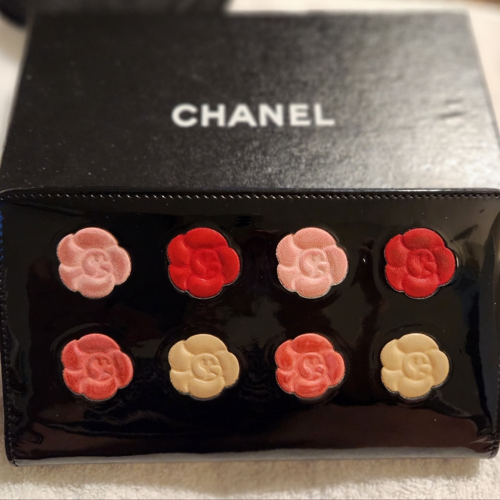 CHANEL CAMILIA FLOWER WALLET